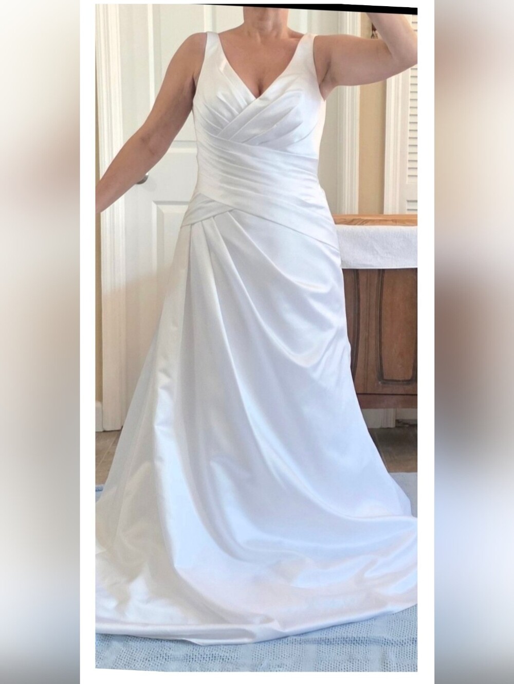 Size 8 NWT David's Bridal White V-Neck Satin A-Line Wedding Dress